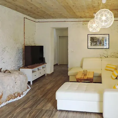 Holiday home 6 Bedroom Awesome In Labin *