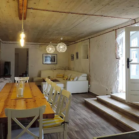 Nyaraló 6 Bedroom Pet Friendly In Labin